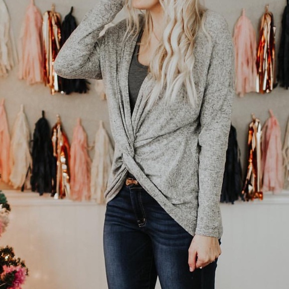 Twist knot reversible long sleeve top - Picture 4 of 8